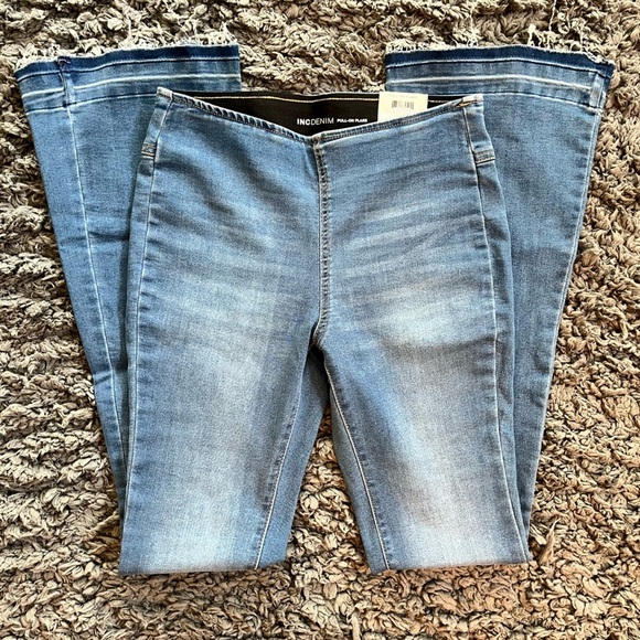 INC PULL ON FLARE JEANS - Picture 2 of 8